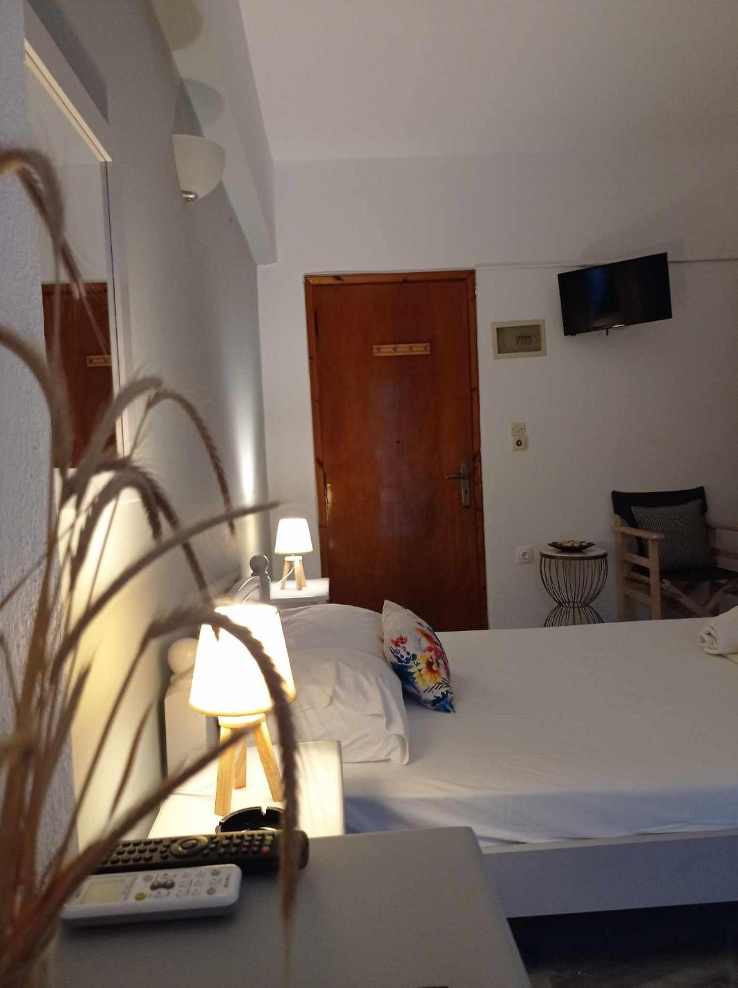 Kantouni Guest House By The Sea Batsi  Luaran gambar