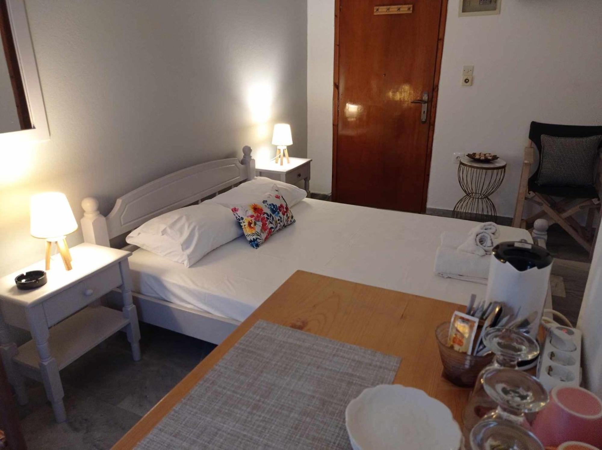 Kantouni Guest House By The Sea Batsi  Luaran gambar
