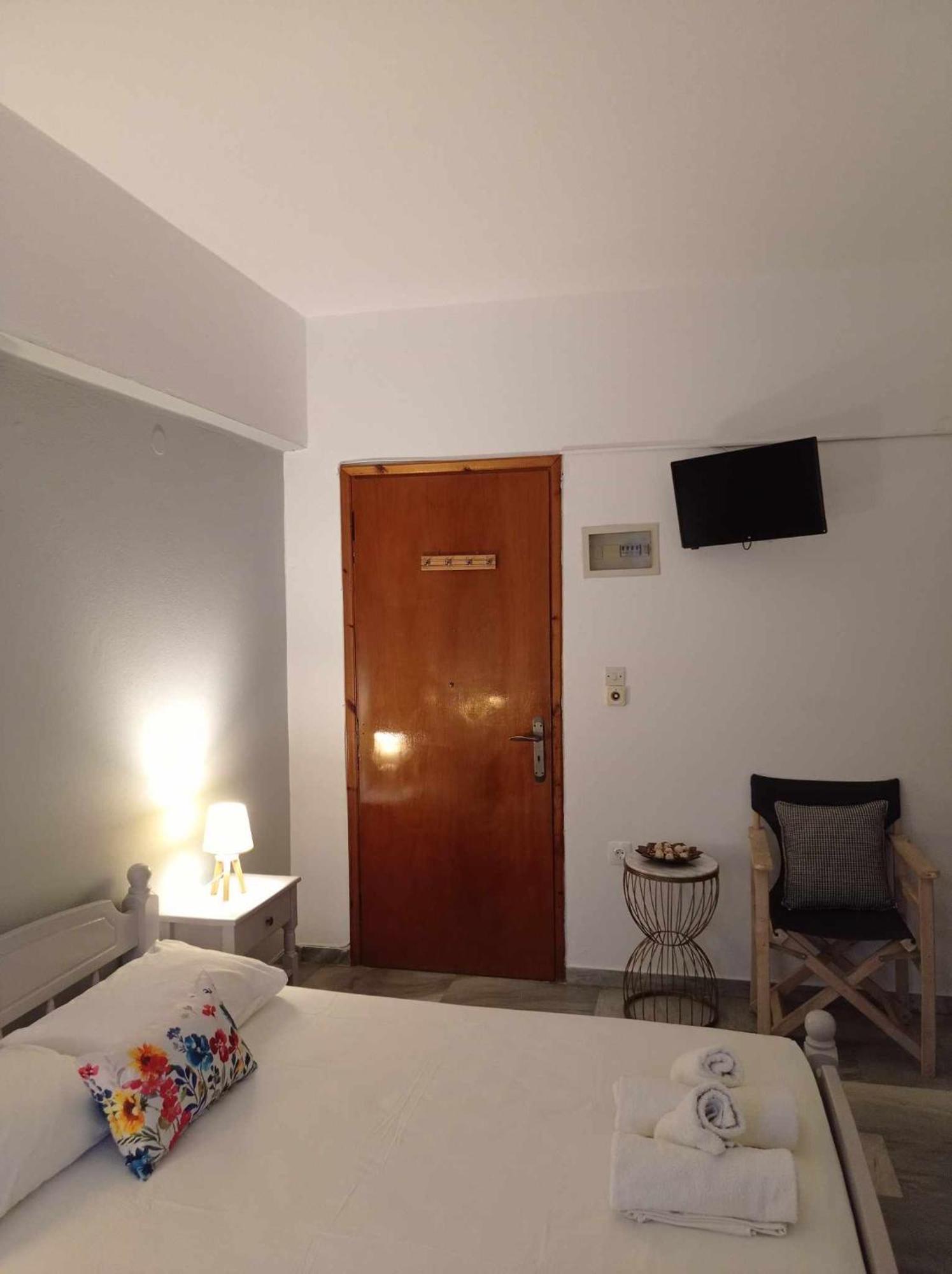 Kantouni Guest House By The Sea Batsi  Luaran gambar