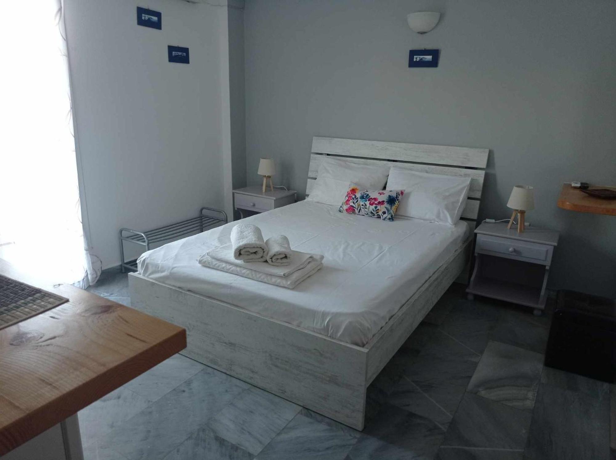 Kantouni Guest House By The Sea Batsi  Luaran gambar
