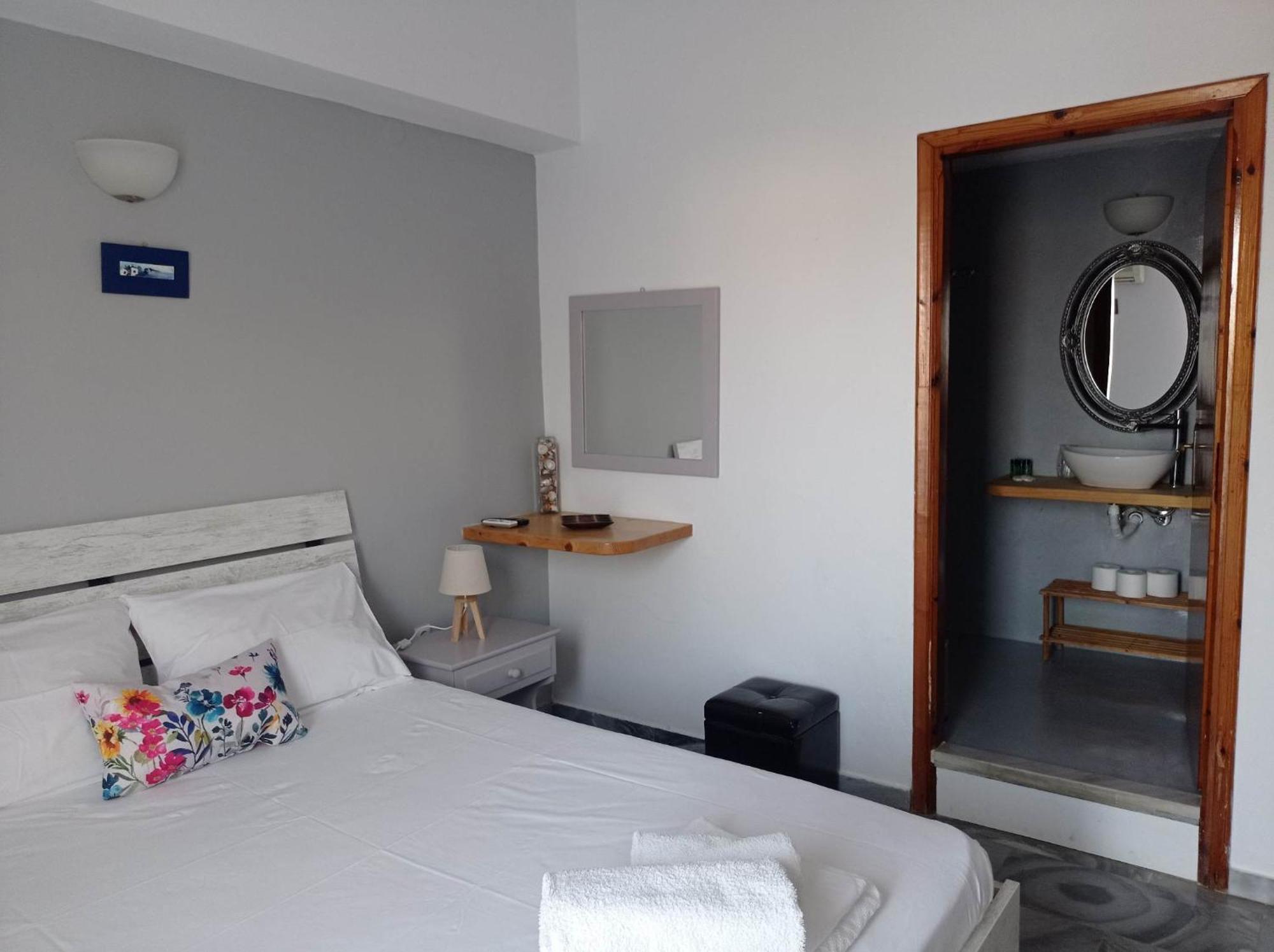 Kantouni Guest House By The Sea Batsi  Luaran gambar