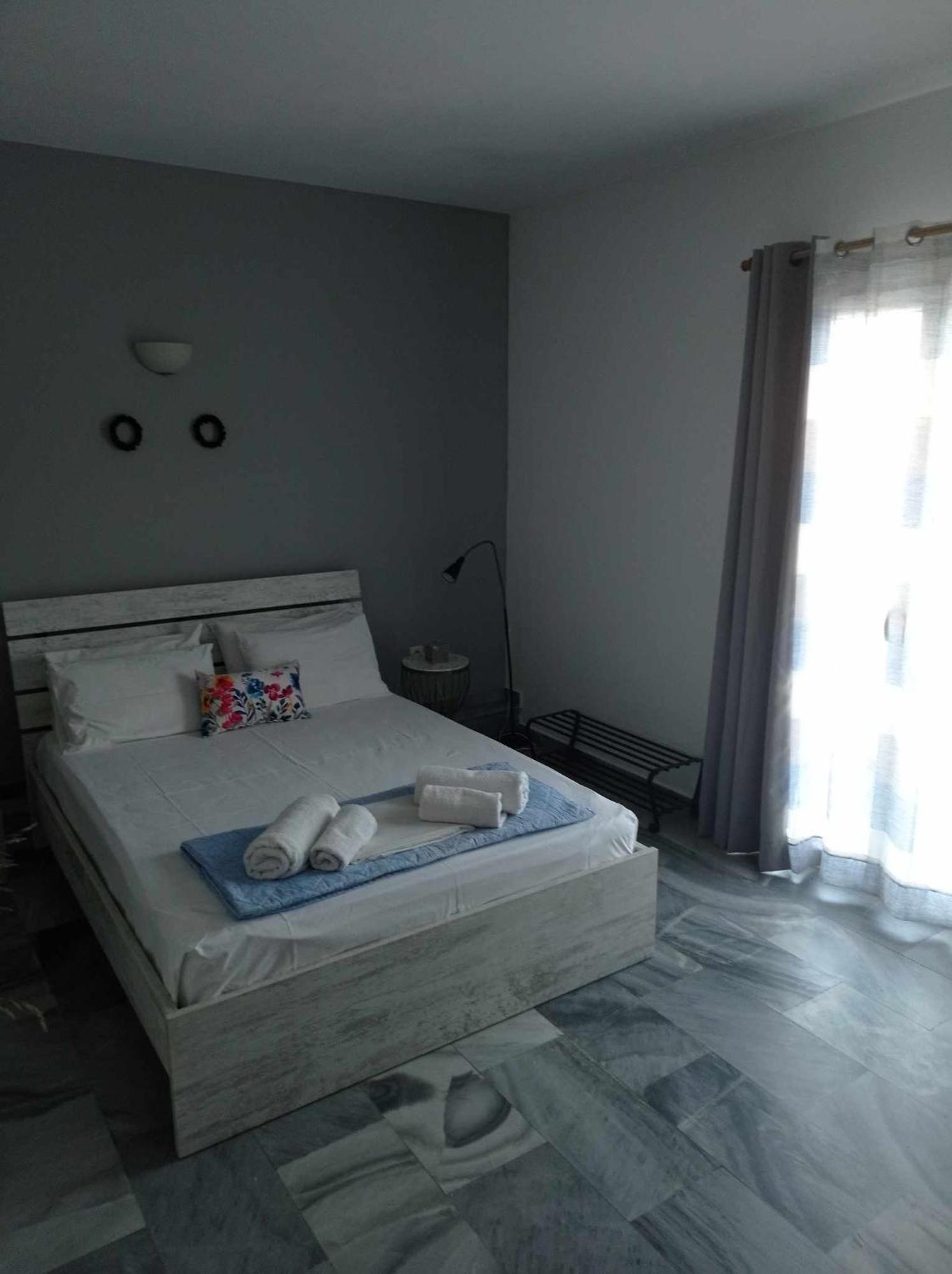 Kantouni Guest House By The Sea Batsi  Luaran gambar